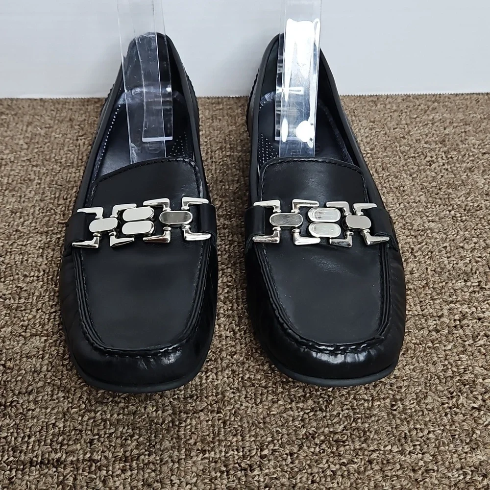 Cole Haan Black Leather Loafers Silver Metal Buckles Sz 8 Womens